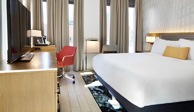 Vibrant & Elegant King Suite with Free Wi-Fi!