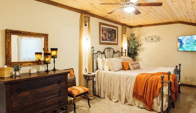 Villa Serena Tuscan Theme home with a HIDDEN lounge, fire pit, lawn games, creek