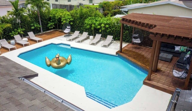 Villa Vivara, Luxury 7BR Retreat with Private Pool in Miami