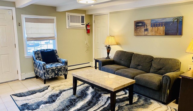VRBO PREMIER HOST LISTING - 2 BR BEACH SUITE - TWO POOLS. Full Kit & Liv Rm