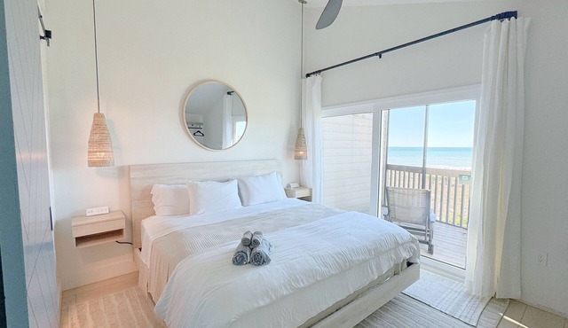 Wake Up on the Beach: Beachfront Condo Little Gasparilla, parking, ferry, pool!