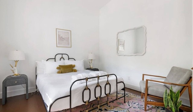 Walk Everywhere Downtown - 1bed/1bath Charleston Retreat - Dining & Nightlife