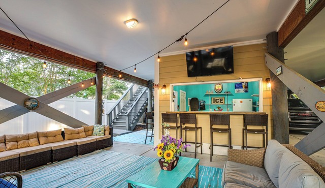 Walk to Beach! Murrells Inlet Oasis w/Shared Pool
