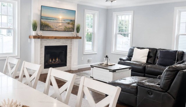 Walk to Beach Relaxing, Fully Equipped Home!
