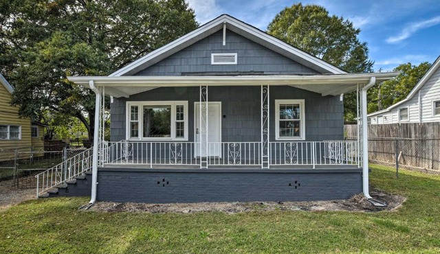 Walk to Parks & Dining! Cozy Greenville Home