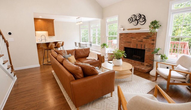 Walk to Sanford, Relax in this spacious quiet home