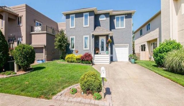 Walking distance to beach, JCC, tennis, court, docks, ball fields