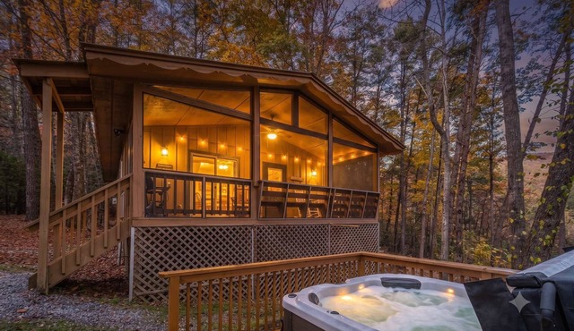 WANDERLUST - CHARMING MOUNTAIN CABIN W/HOT TUB