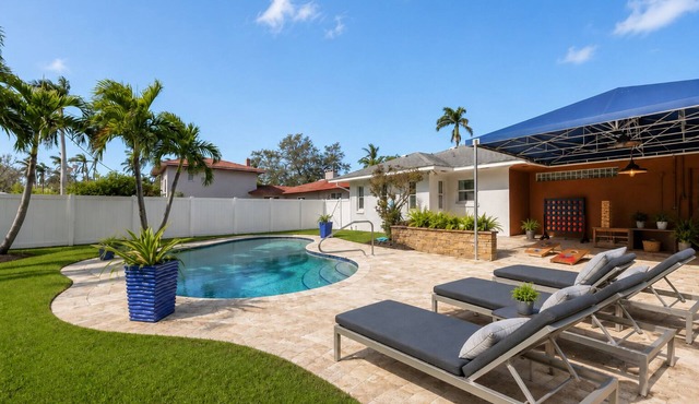 Waterfront 4 BR - Heated Pool15 min to IMG/AMI