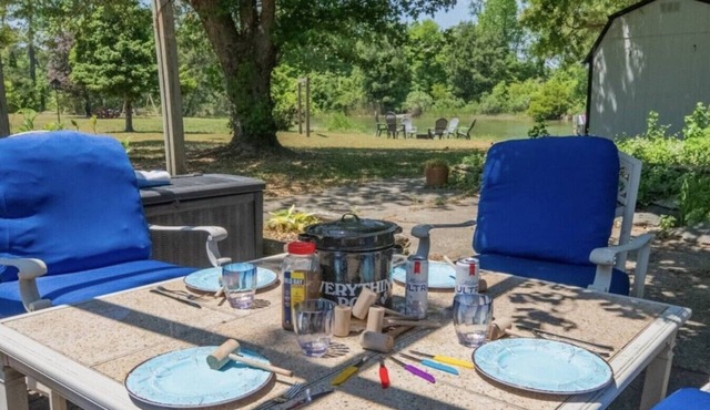 Waterfront Blue Crab Cottage/Dock, Fire Pit & Screened porch