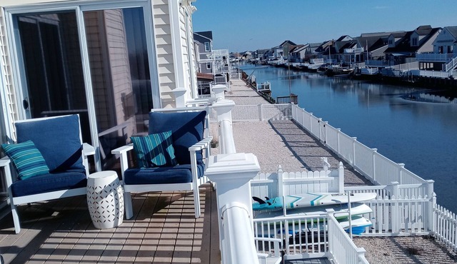 Waterfront Getaway mins to LBI with amazing view to AC
