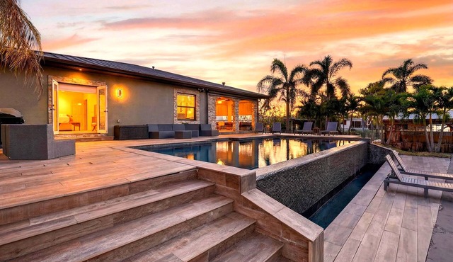 Waterfront, Infinity Pool, Dock, Outdoor Bar, Beach Access | Riverside Veranda