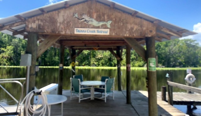 WATERFRONT RETREAT ON DEEP RIVER WITH LG DOCK AMAZING VIEWS & WILDLIFE