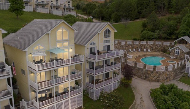 Waterfront villa on Norris Lake | Private pool | 5 king beds, 3 ensuite, sleeps 10 | For guests who take care of nice things.