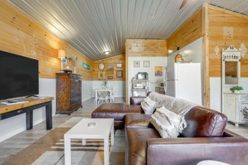 Waynesville Studio w/Fire Pit & Mountain Views!