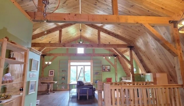 Where Rustic Charm Meets Modern Comfort – Prairie Loft in Hartington