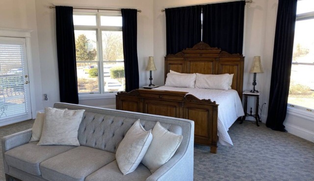 Whitestone Inn