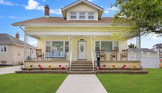 Wild Fudgie Wudgie - 5 Bedroom - Sleeps 14 - 1905 Central Ave - NWW