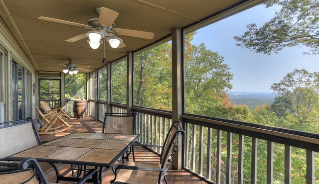Wine Down Cottage - Mountain Views, Sip Wine Fireside, Watch Netflix & Play Golf