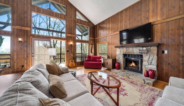 Wolf Ridge Retreat/Upscale Cabin/Skiing/Hiking
