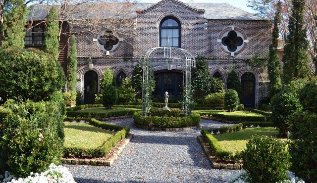 Wortham House 3BR/3&1/2b Gothic Carriage House Set in Garden