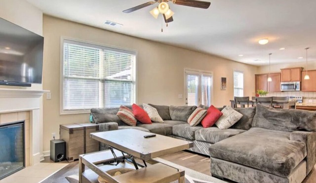 Your Comfort and Cozy Home. Near the Airport