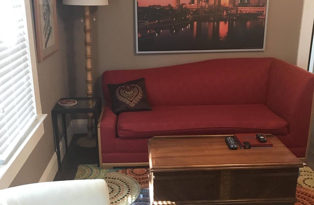 1/1 furnished Apt- close to everything in Tampa!