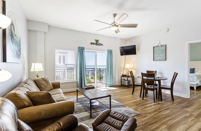 108 m² Condo ∙ 2 bedrooms ∙ 6 guests