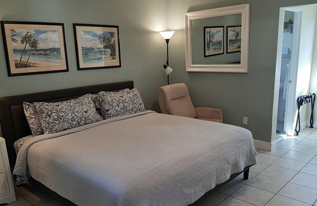 #117 2min walk to the beach, heated pool WI-Fi, digital cable TV