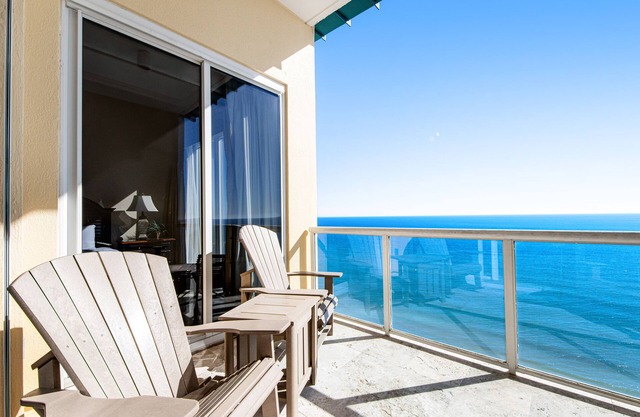 18th Floor Ocean View Condo with Private Washer/Dryer, Fast WiFi, and Central AC