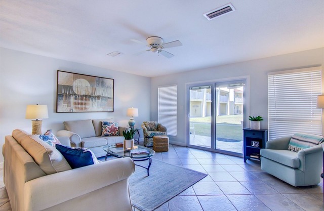 2 B, Three Bedroom Townhome | 3 Bed, 3 Bath