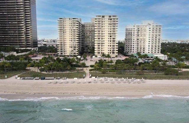 2 Bedroom Condo 327294 by Houzlet