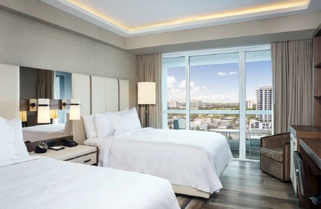 2 Queen Beds Studio with Kitchen Intracoastal View
