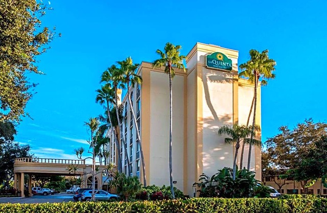 2-Star Hotel ∙ La Quinta by Wyndham West Palm Beach Airport