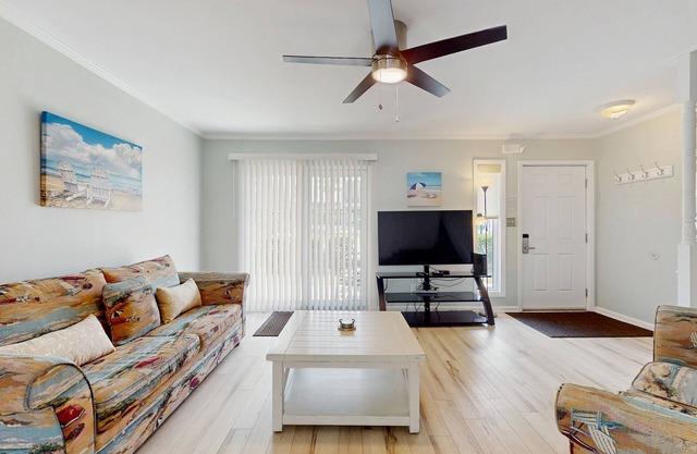 2-story townhouse with 2 balconies & patios, pool access, fast WiFi, AC