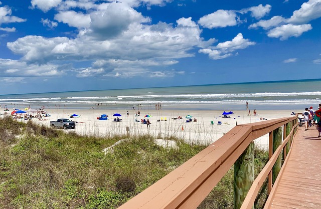 215 Beachers Lodge Direct Ocean Front Crescent Beach One Bedroom Condo
