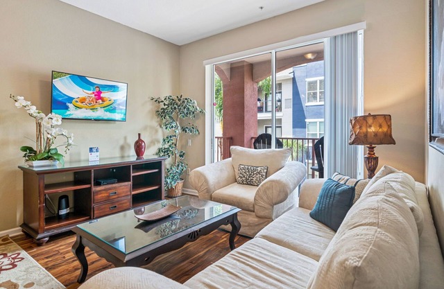 2BR/2BA Condo *very close to Vista Cay clubhouse and pool*