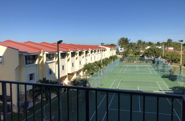 Futura Yacht Club Islamorada 