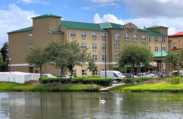3-Star Hotel ∙ Country Inn & Suites by Radisson, Jacksonville West, FL
