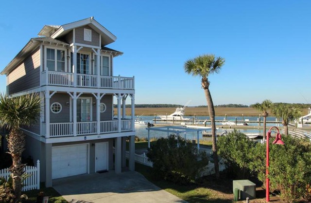35 Quarterdeck - Three Bedroom House