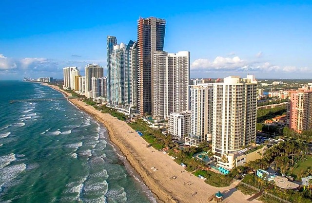 4-Star Hotel ∙ DoubleTree by Hilton Ocean Point Resort - North Miami Beach