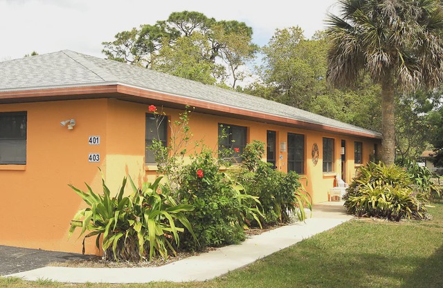 401 Shore Rd - Spacious, Walk to Nokomis Beach/Casey Key, Wi-Fi, Pet Friendly