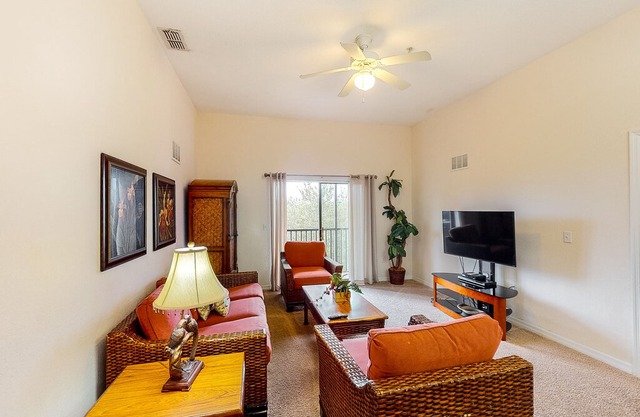 5th floor condo w/ sauna, shared pools, hot tub, gym, balcony, near theme parks