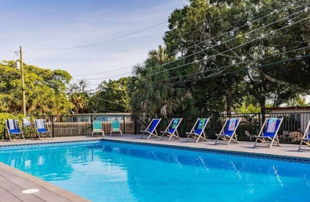 #7 Heated Pool, Private Patio & Grill