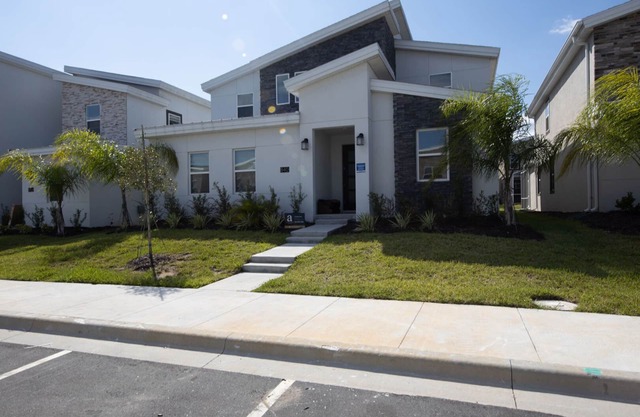 840DSD: Elegant Family Friendly 7-bed/5-bath