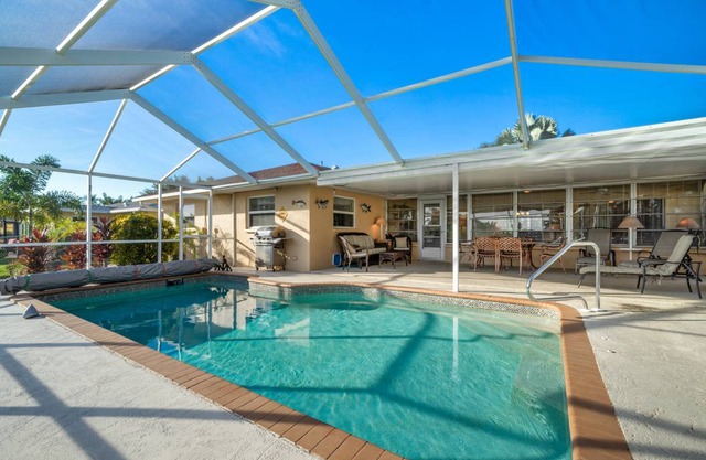 9434LAKESIDEVIMH - Lakeside House