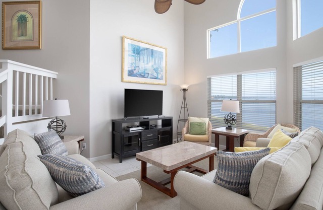 Amazing Marina and Bayfront Views! Coastal Decor, Walk to Pool, Tram to BEACH