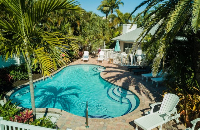 Anna Cabana Bungalow 4 Cute And Cozy 2 Bedroom With A Pool