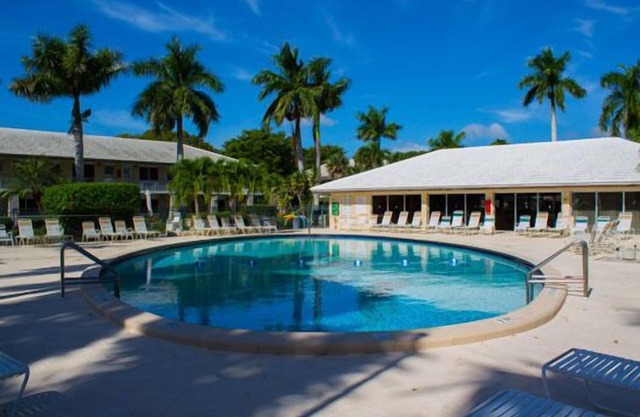 Aquarius One Bedroom- Best Price for Vacation Rental! Get out of the Cold and into the Sun!