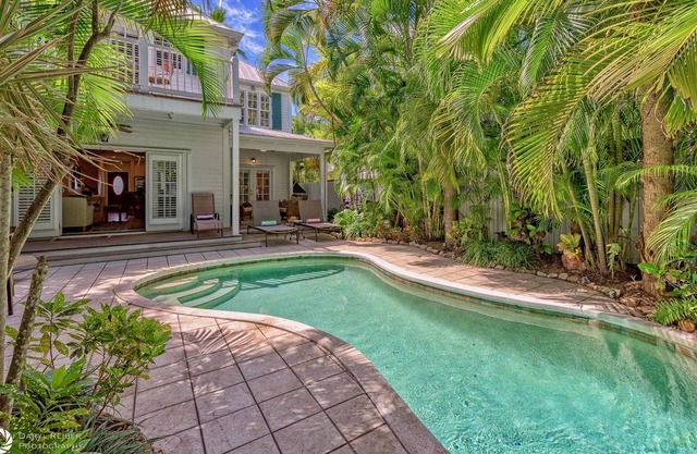 **BAHAMIAN BAMBOO @ THE ANNEX** Chic Home By Duval & Beach + LAST KEY SERVICES.